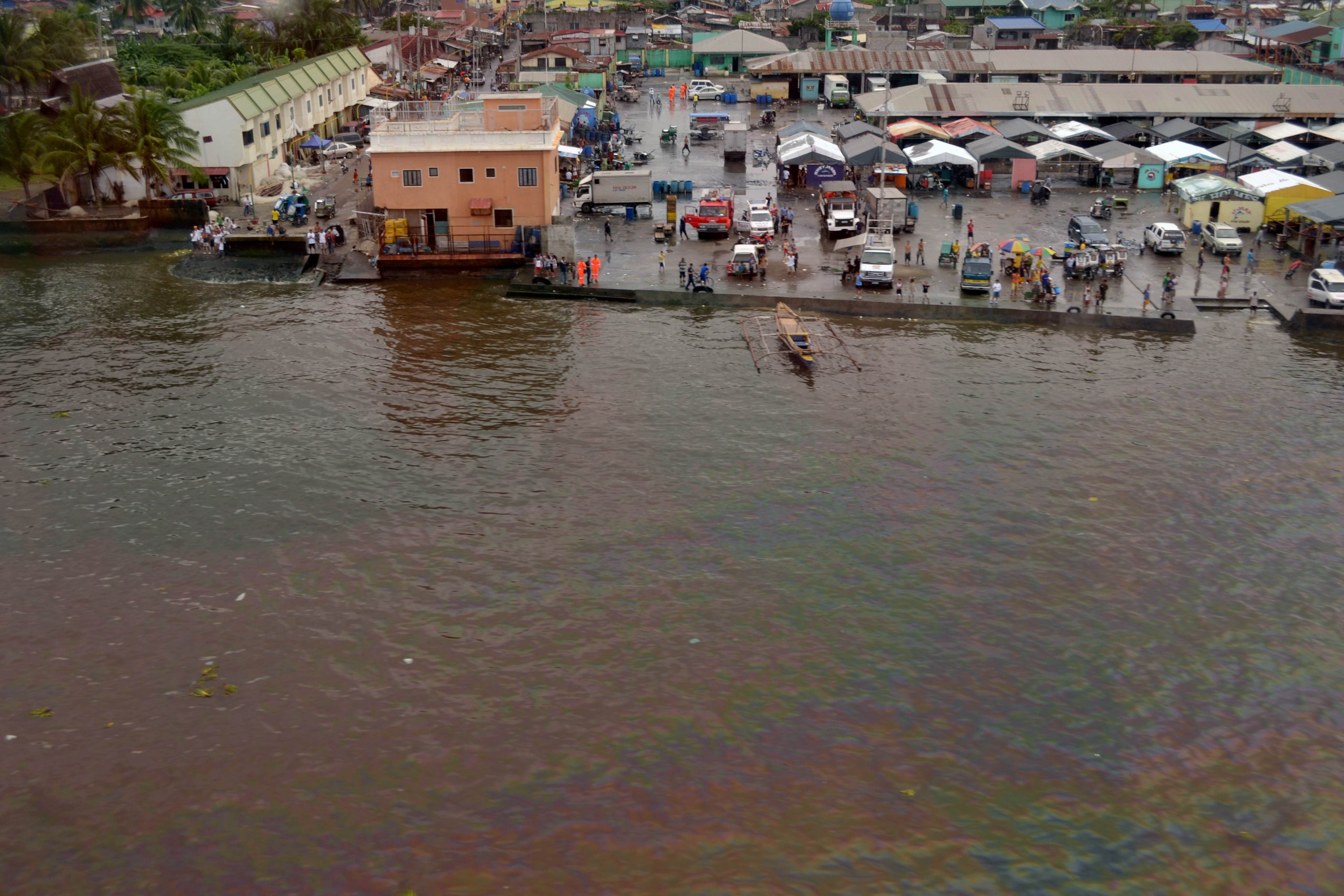 Oil spill in Manila Bay. Photo: AFP