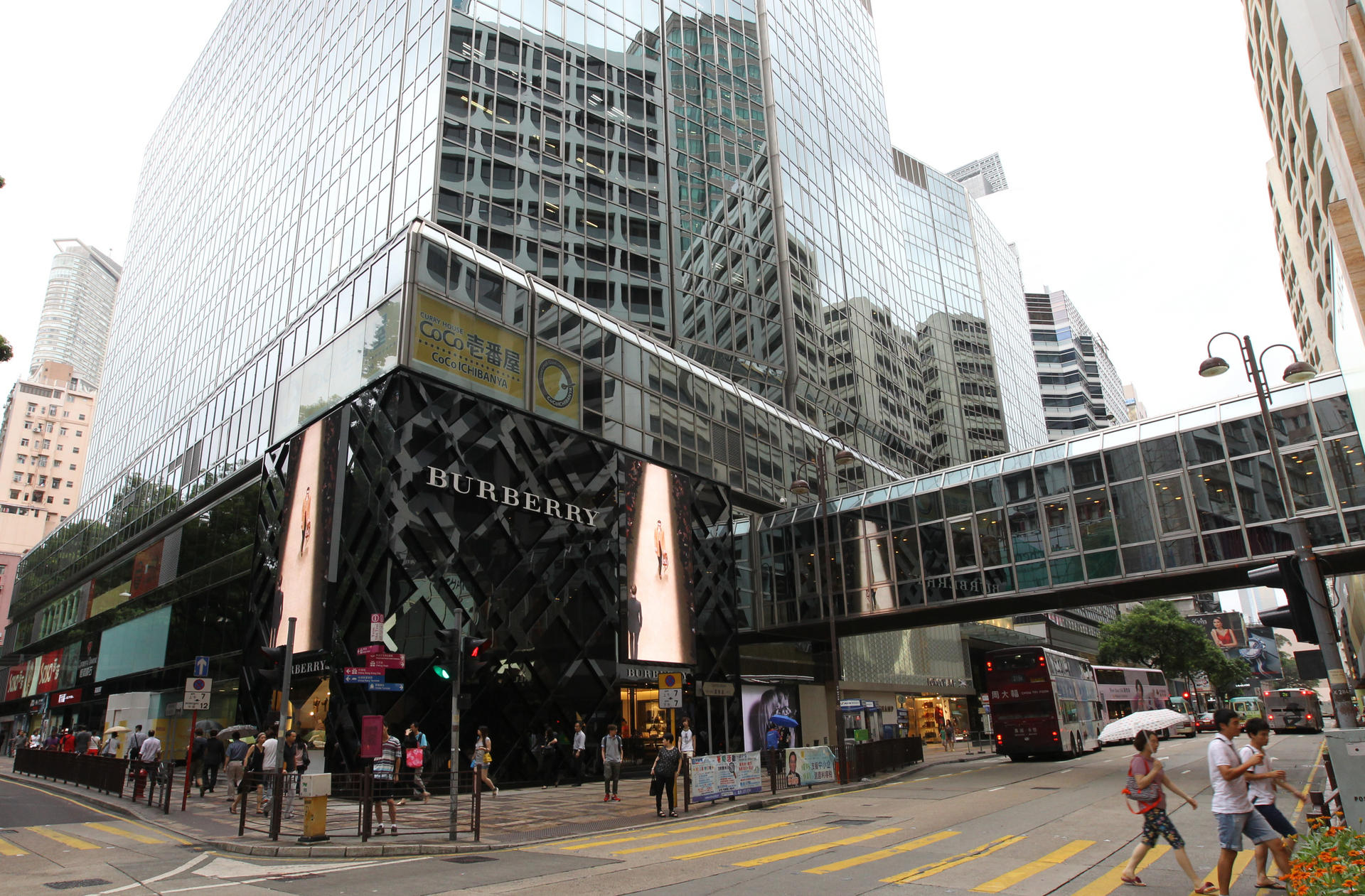 Canton Road in Tsim Sha Tsui has resisted a recent trend that has seen rents in shopping districts fall up to 15 per cent. Photo: Edward Wong