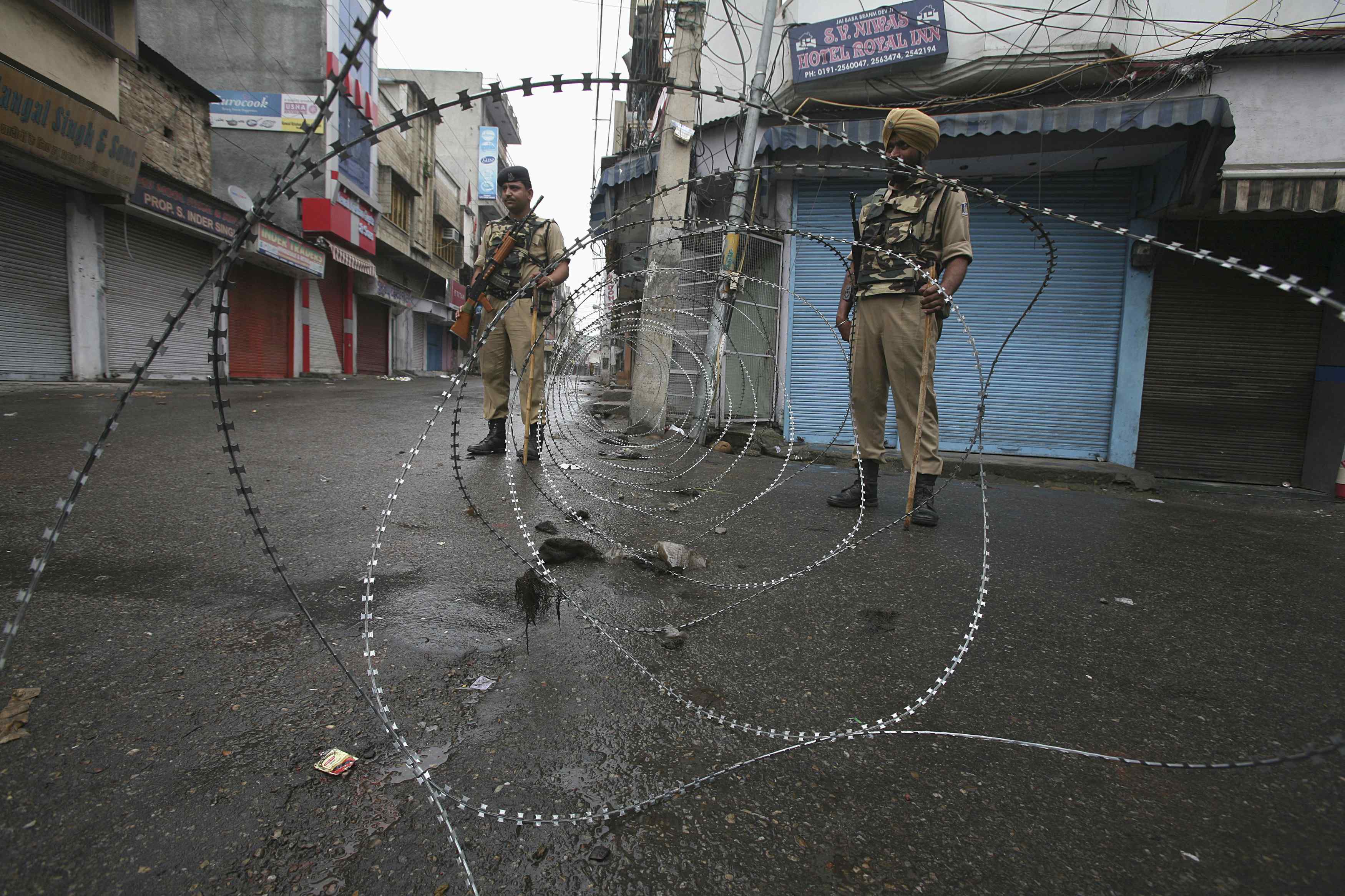Indian policemen in Jammu, Kashmir. Photo: Reuters