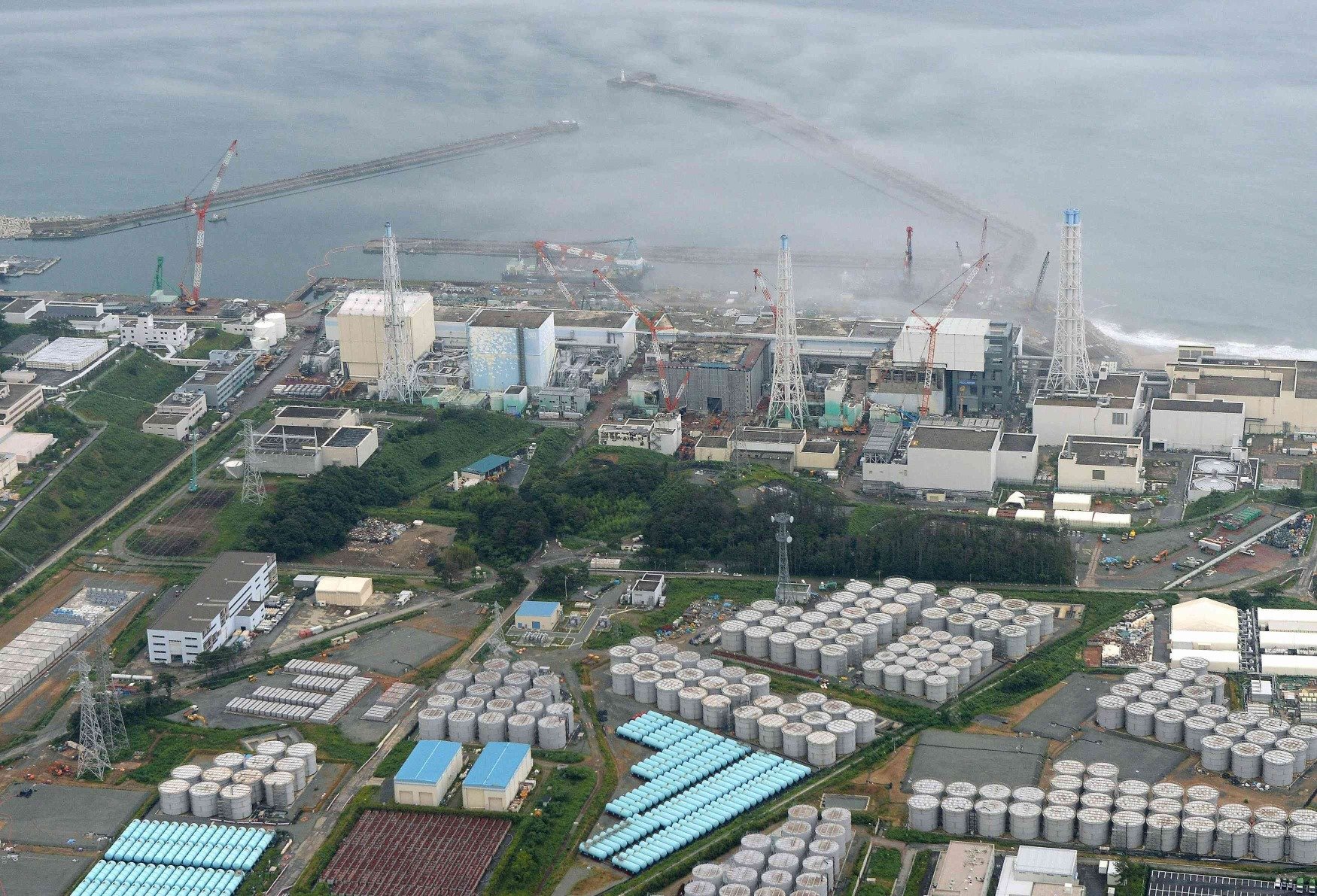 An aerial view shows Tokyo Electric Power Company Fukushima Daiichi nuclear power plant and its contaminated water storage tanks. Photo: Reuters