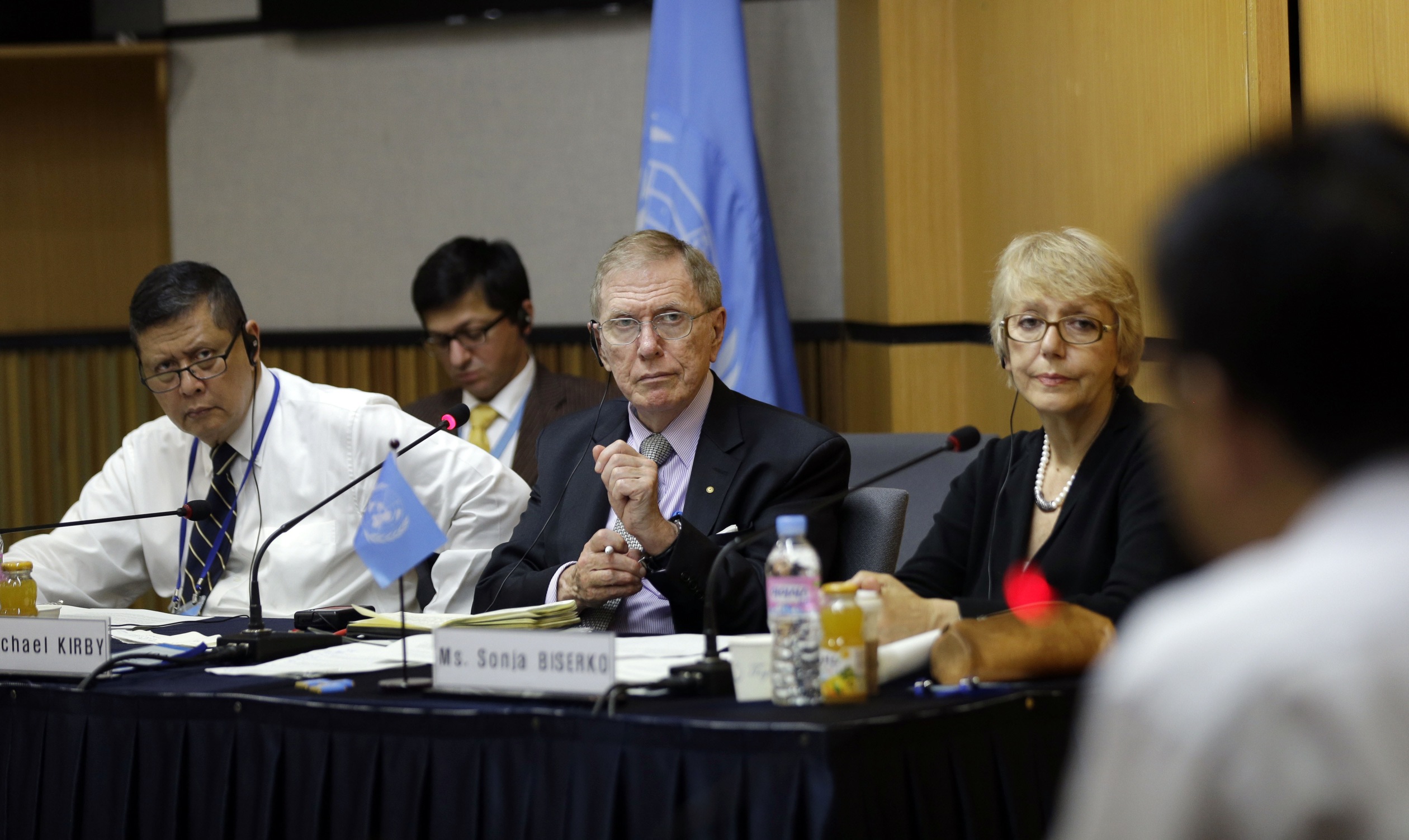 Michael Donald Kirby (centre) the chairman of the UN commission of Inquiry on human rights in North Korea, listens to Ahn Myung-chul, right, who worked as a guard at political prisoner camps in North Korea. Photo: AP