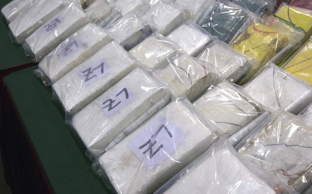 Customs officers have seized a total of 60 kilograms of cocaine from two passengers at the airport on August 14, 2013. Photo: Reuters