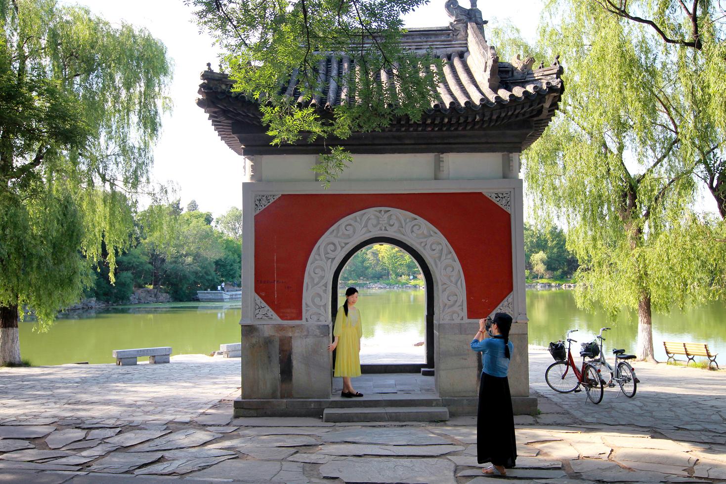 Tourists take pictures at the Ciji Temple, also known as Goddess of Flower Temple, inside Peking University on Jun. 19, 2013. Photo: Simon Song