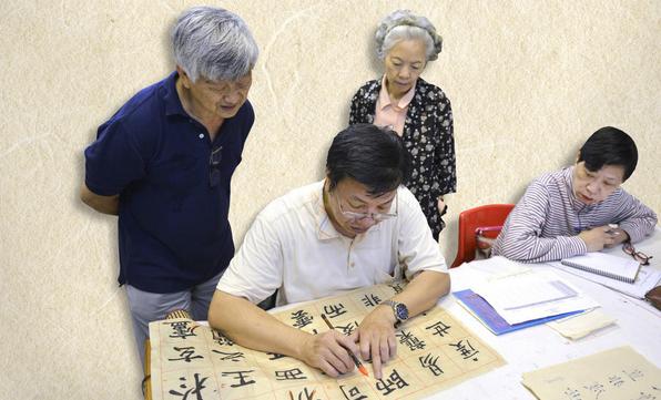 Huen Siu-chan (seated left) teaches Chinese calligraphy to the aged at Shue Yan University. Photo: Thomas Yau