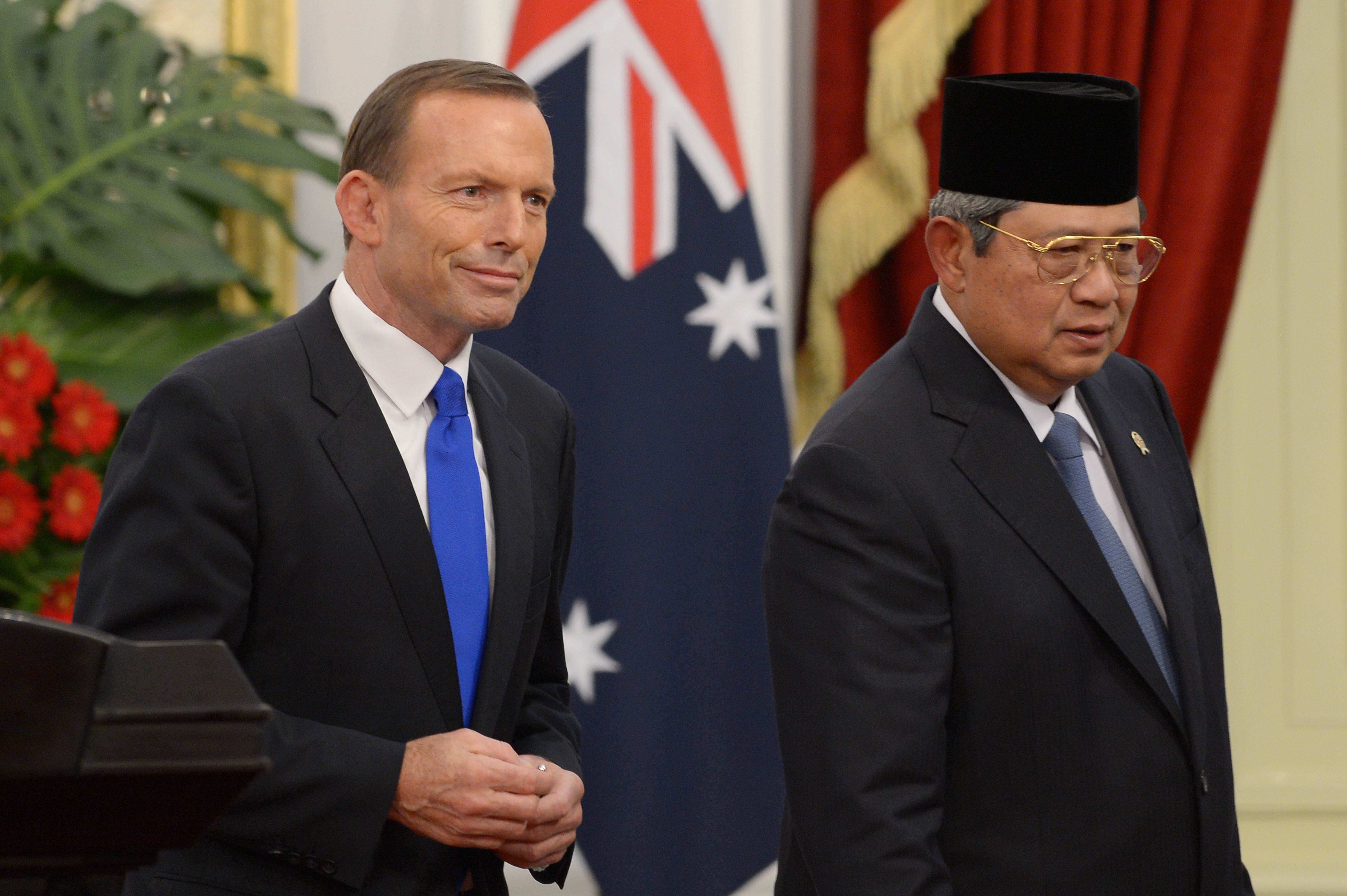 Australia's Prime Minister Tony Abbott walks next to Indonesia's President Susilo Bambang Yudhoyono. Photo: AFP