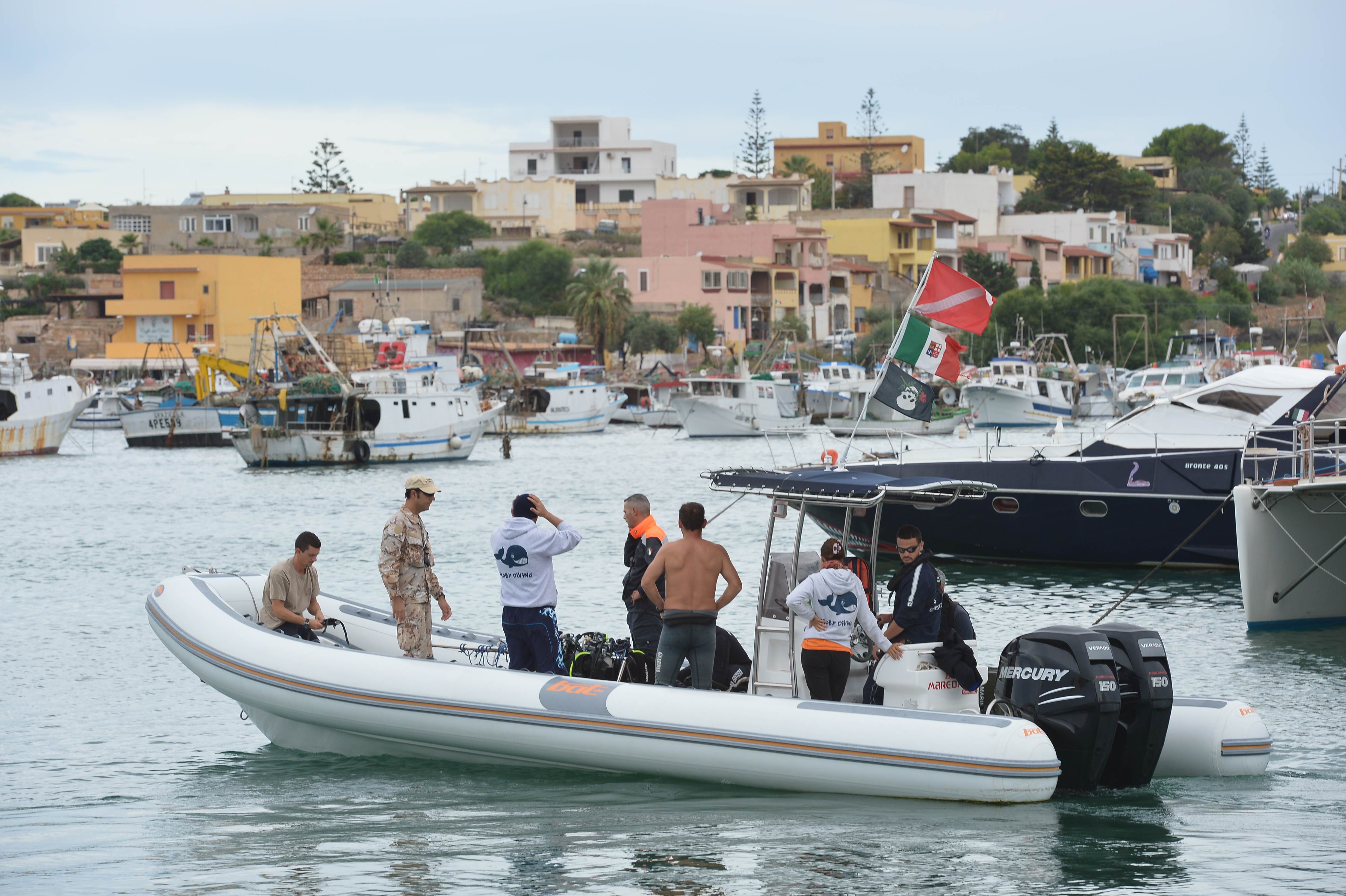 A team of divers leaves the Lampedusa harbour to recover bodies from the shipwreck. Photo: AFP