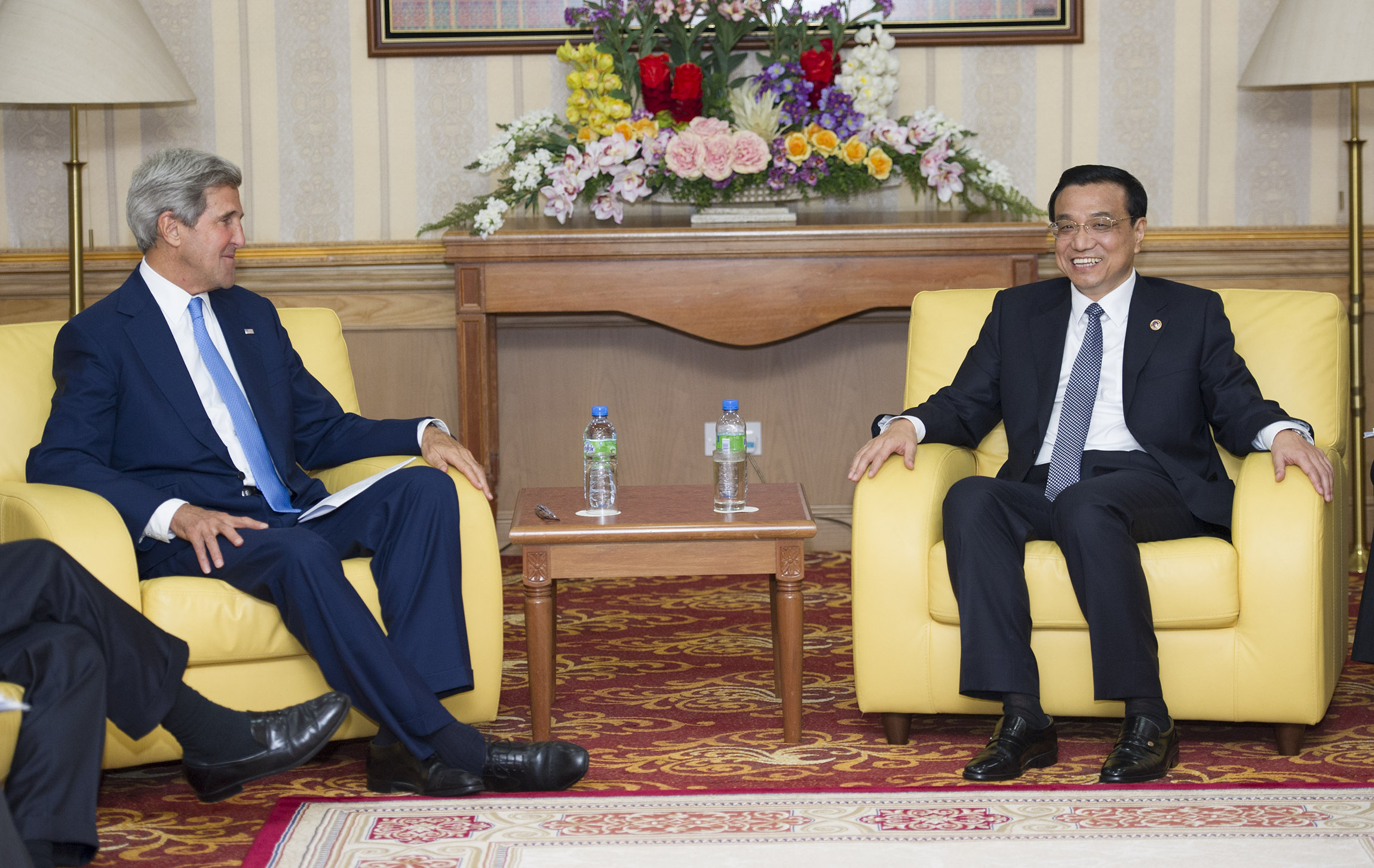 Chinese Premier Li Keqiang meets with US Secretary of State John Kerry in Bandar Seri Begawan. Photo: Xinhua