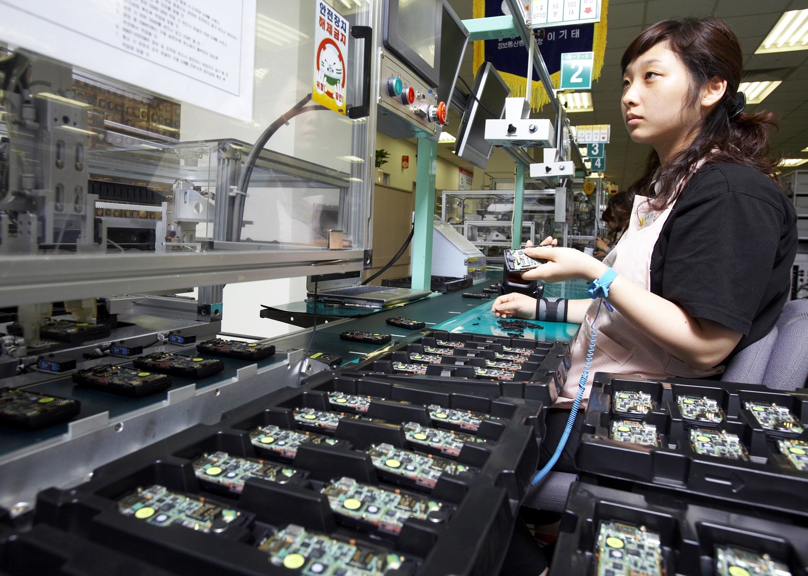 A woman works at a Samsung Electronics' mobile phone assembly line in South Korea. Samsung has been ordered to pay compensation to the family of a worker who died of leukaemia at the age of 29. Photo: Reuters