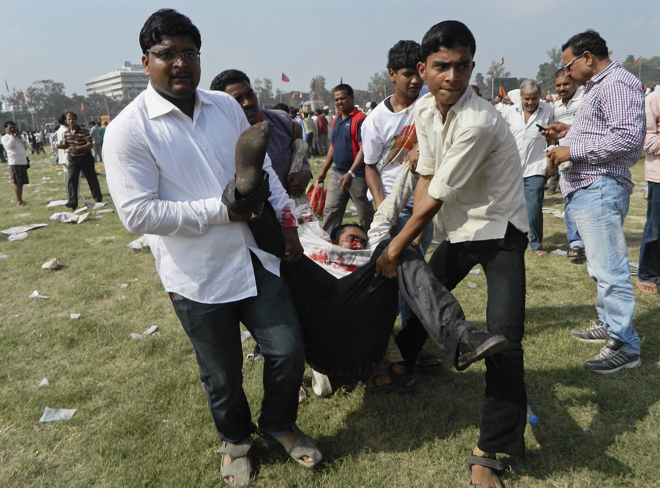 People carry an injured man after a bomb blast in Patna. Photo: reuters