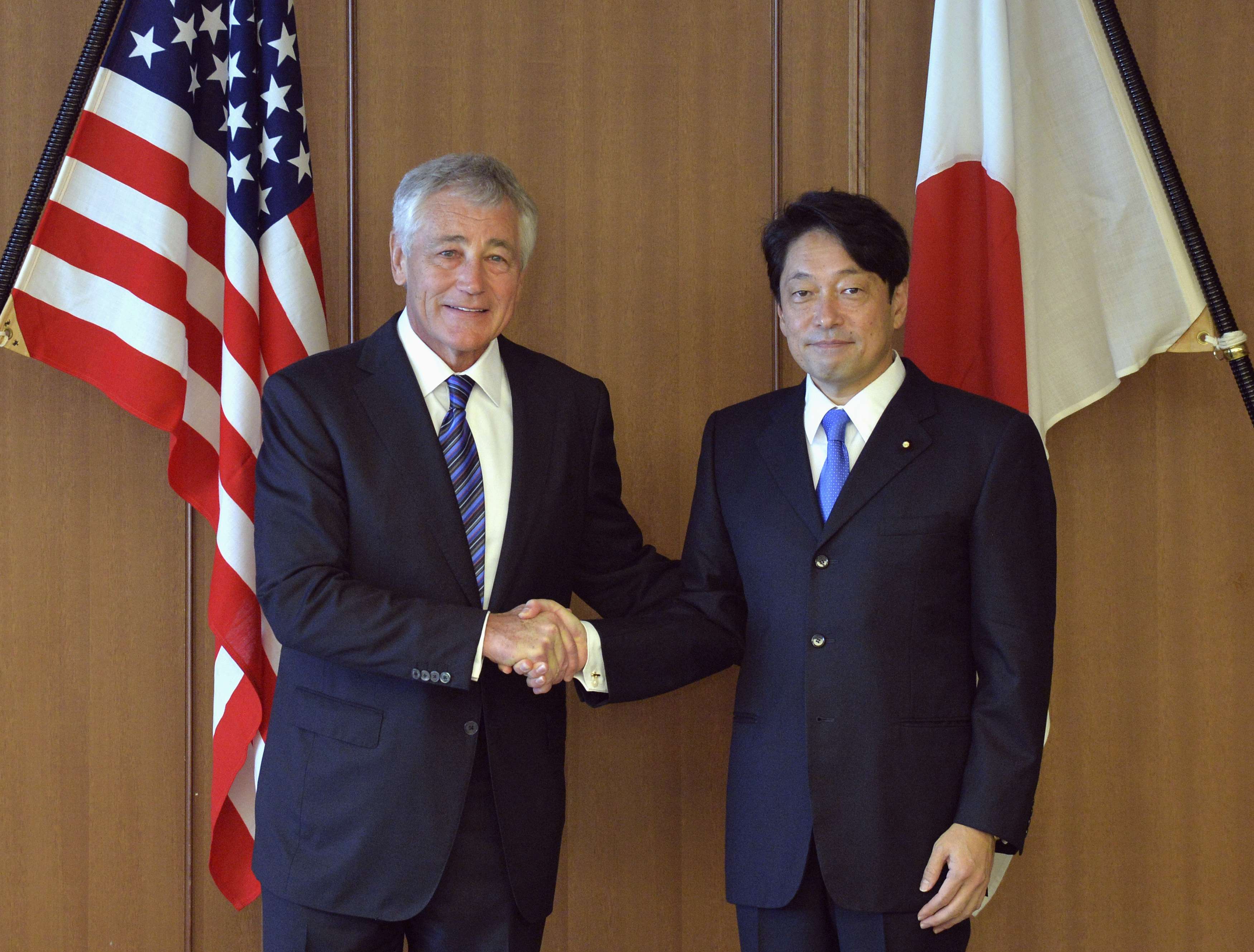 Japanese defence minister Itsunori Onodera with US Secretary of Defence Chuck Hagel. Photo: Reuters