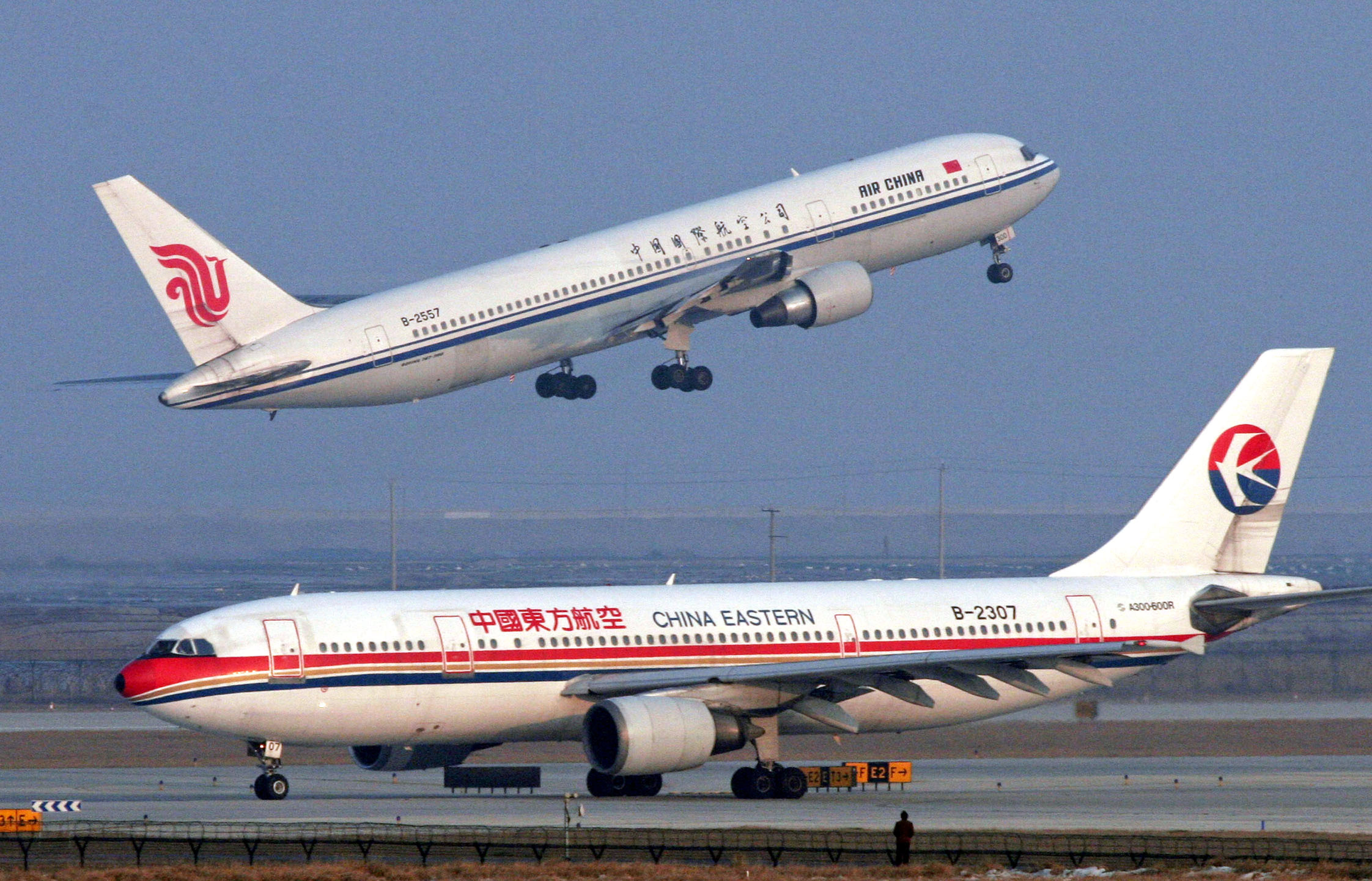 Yuan rise helps mainland carriers Air China and China Eastern to shore up earnings. Photo: Bloomberg