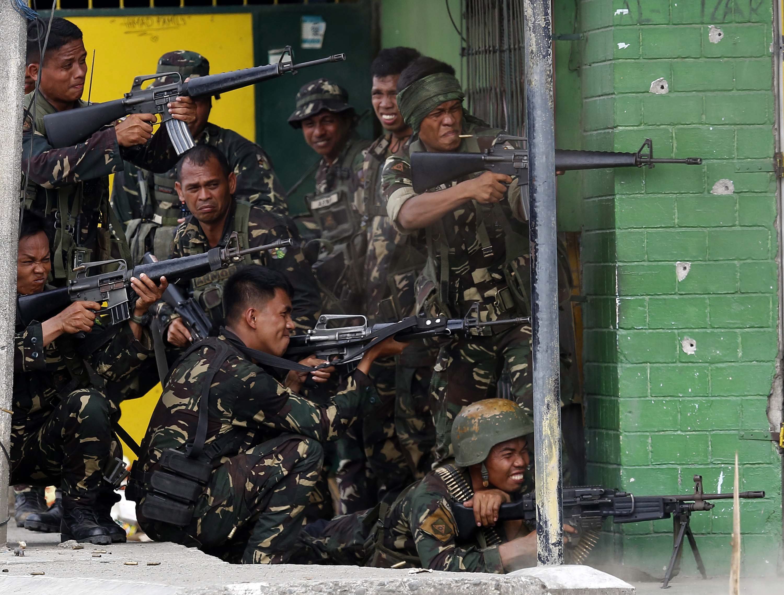 Filipino army soldiers engage Muslim rebels. Photo: EPA