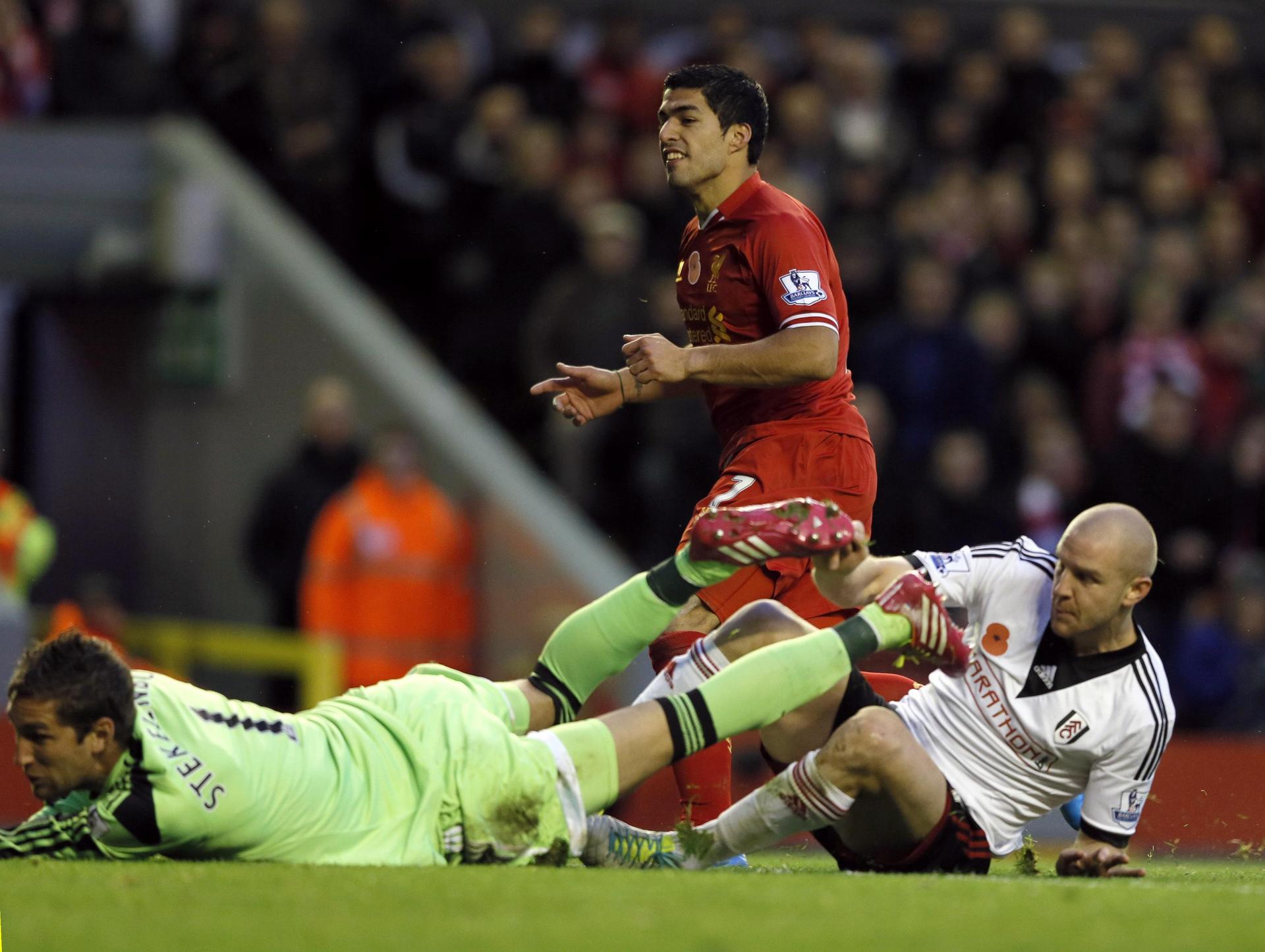 Liverpool's Luis Suarez scores against Fulham. Photo: Reuters