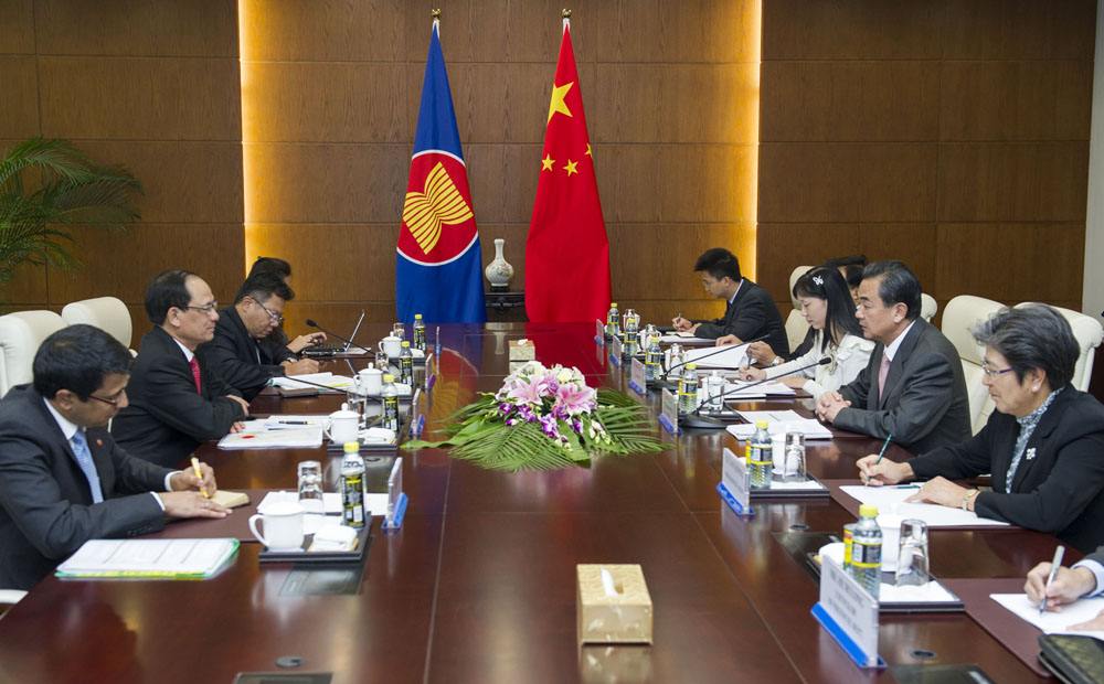 Chinese Foreign Minister Wang Yi (2nd right) holds talks with Le Luong Minh, Secretary-General of Association of Southeast Asian Nations (ASEAN). Photo: Xinhua