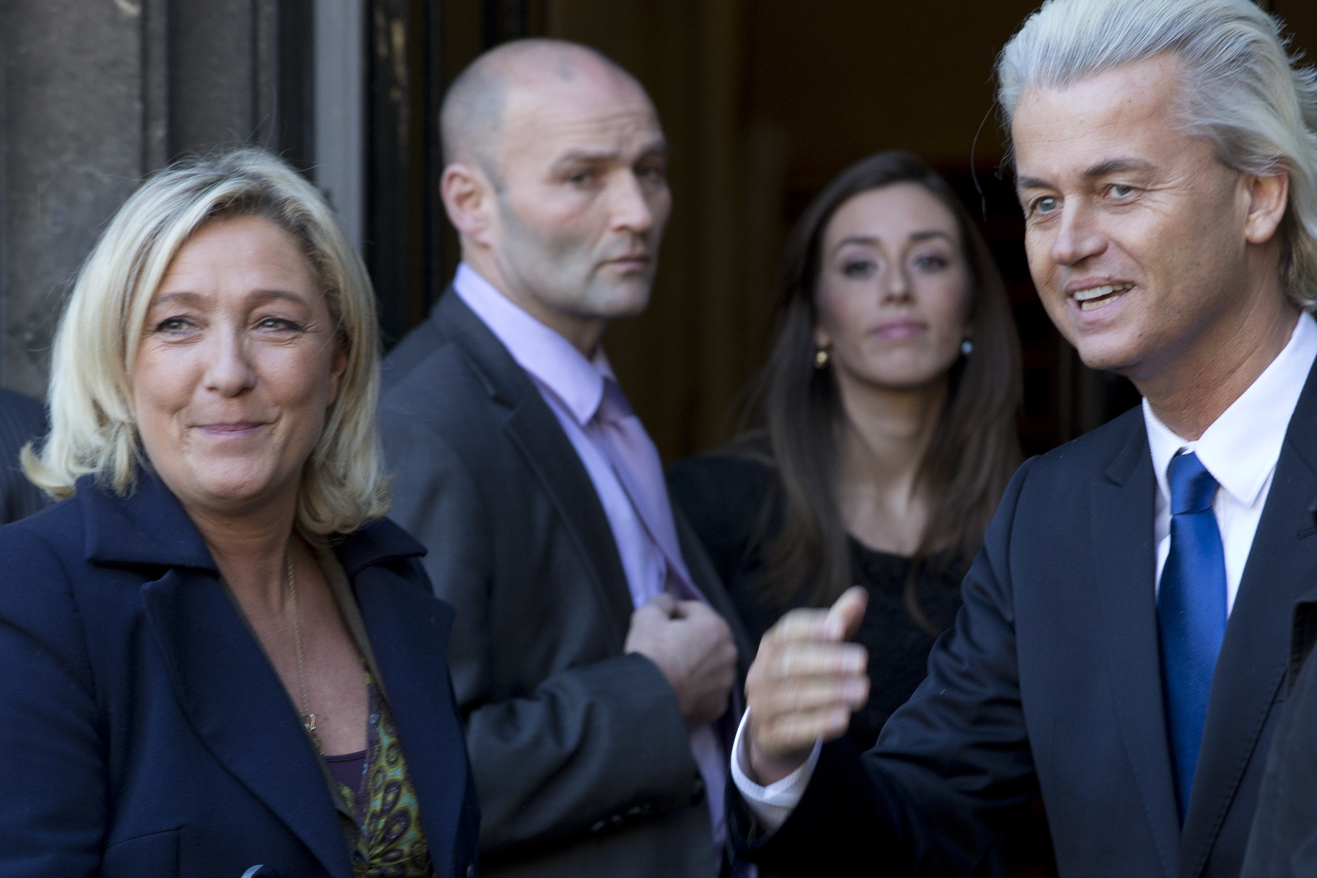 European right-wing politicians Dutchman Geert Wilders (right) and France's Marine Le Pen (left) pose for photographers in The Hague on Wednesday. Photo: AP