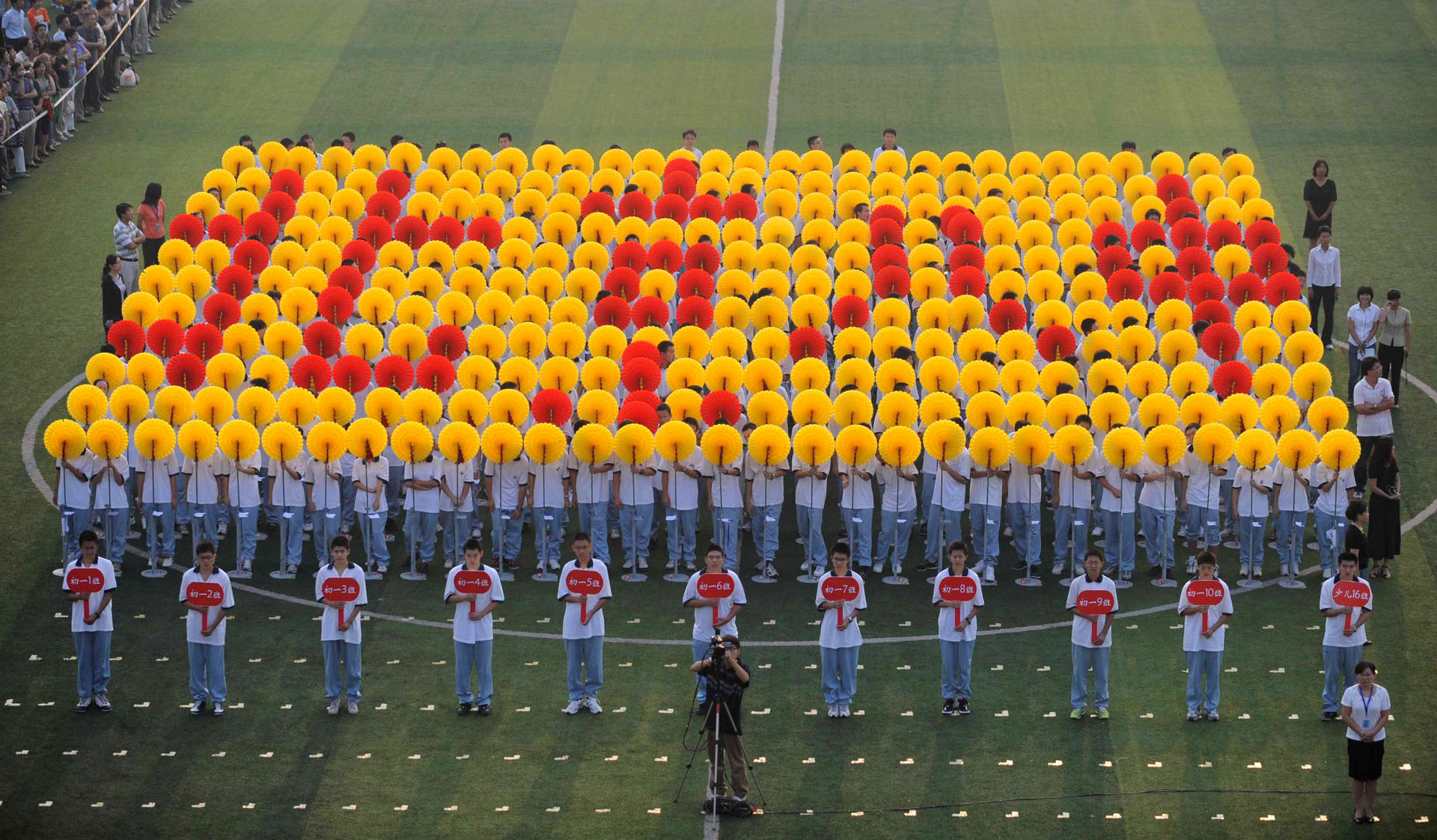Pupils make a formation with flowers spelling out their school's name to welcome new classmates at a ceremony at Beijing No. Eight Middle School, one of the most elite in the city. Photo: China Foto Press