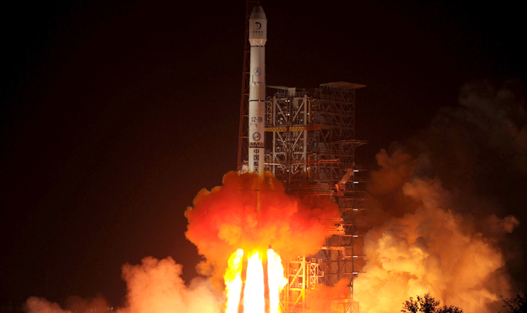 The Long March 3B rocket carrying the Chang'e-3 lunar probe blasts off from the launch pad at Xichang Satellite Launch Centre, southwest China's Sichuan Province. Photo: AFP