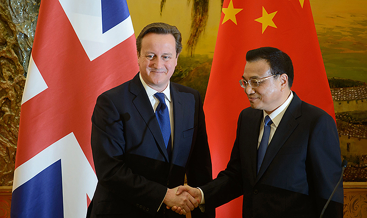 Britain's Prime Minister David Cameron and China's Premier Li Keqiang shake hands at a signing ceremony at the Great Hall of the People in Beijing. Photo: EPA