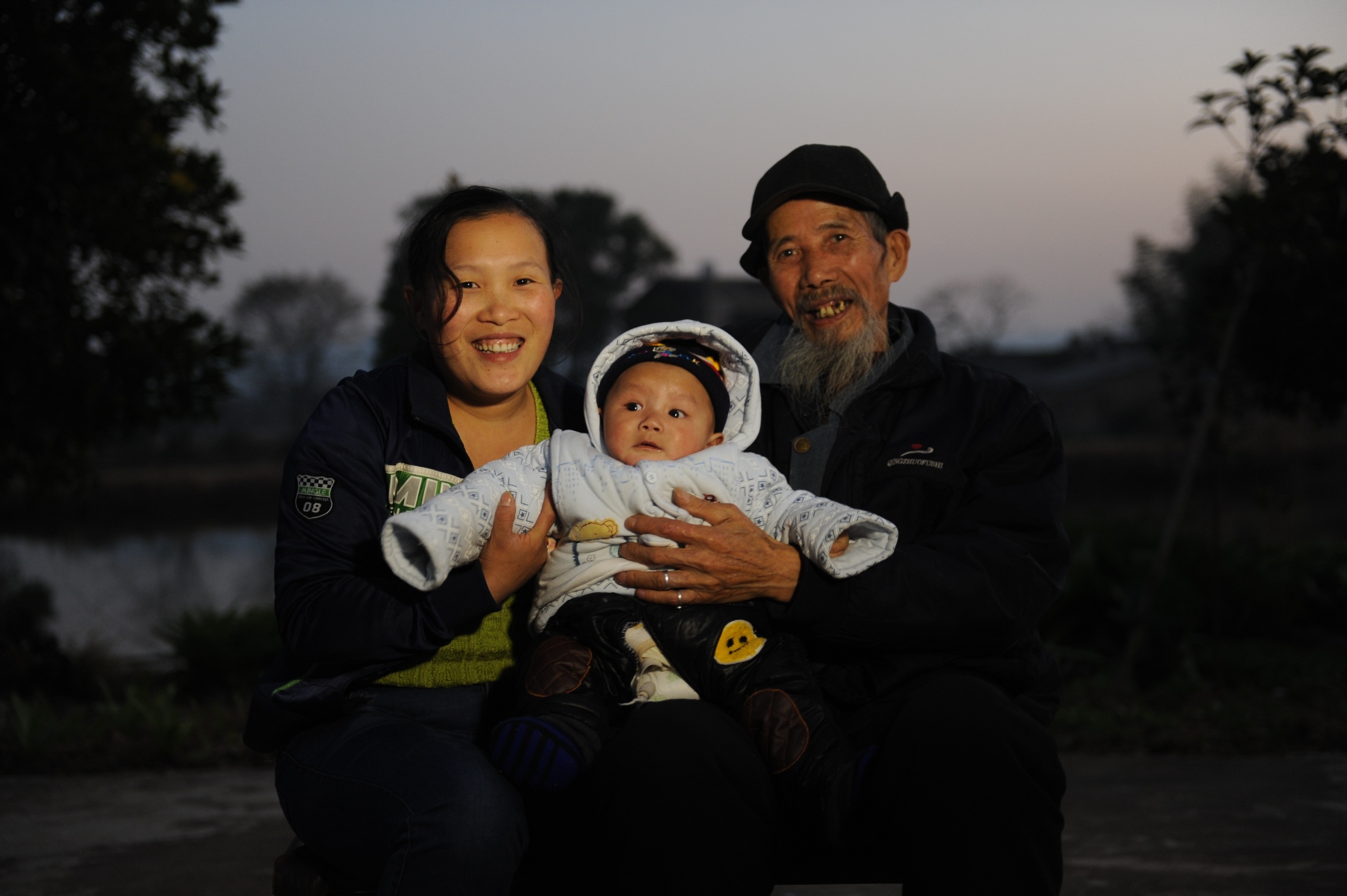 Японский отец и мама. Китаец Чжан Фенг. Семья Вэнь. Китайская деревня жители. Китайская девочка и отец.