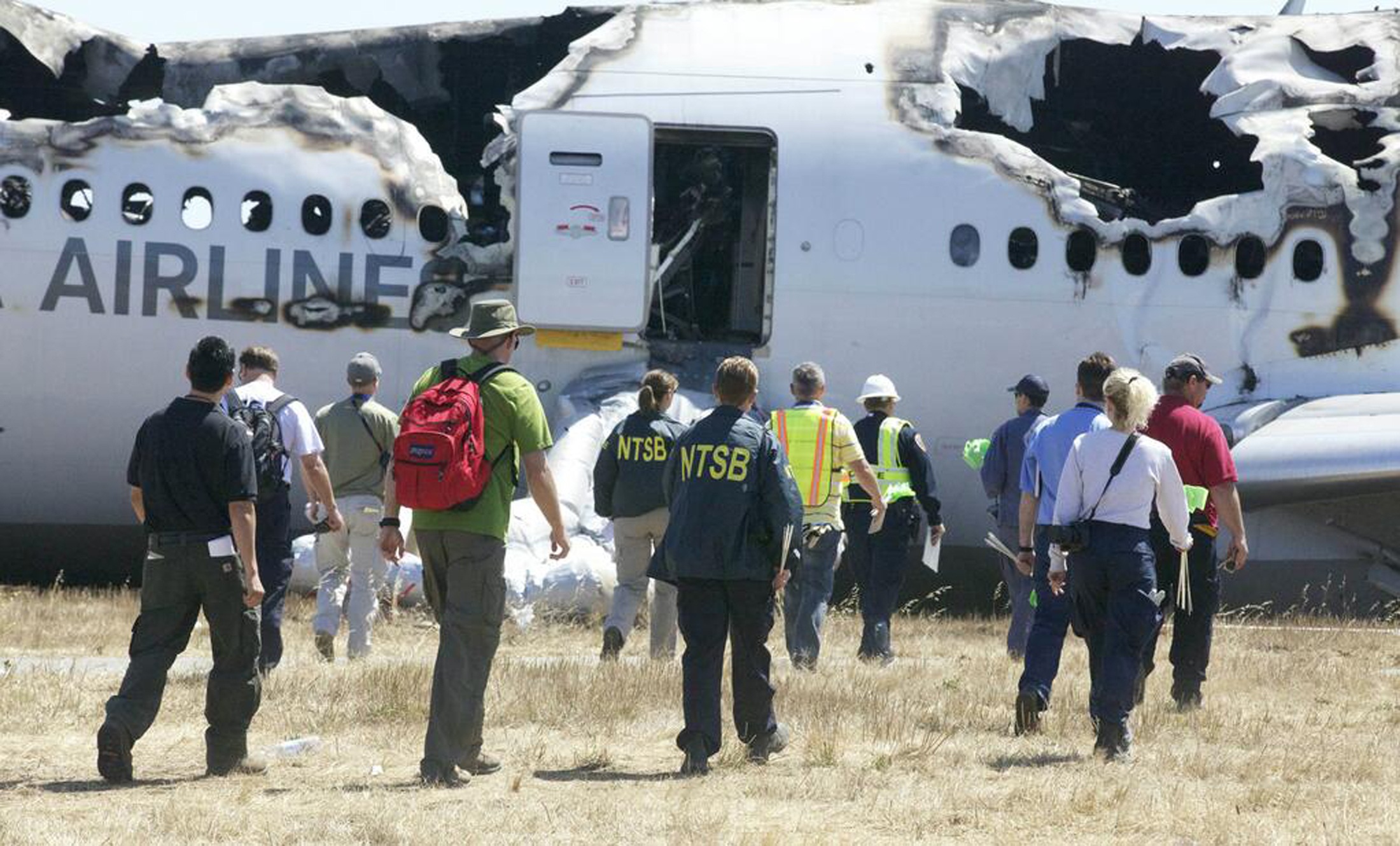 NTSB investigators at the scene of the Asiana Airlines Flight 214 crash site in San Francisco. Photo: Reuters