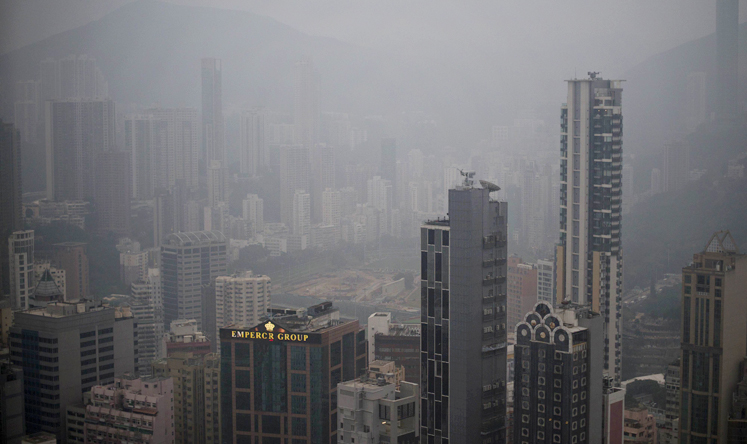 Smog haze hangs over business districts of Hong Kong. Photo: AFP