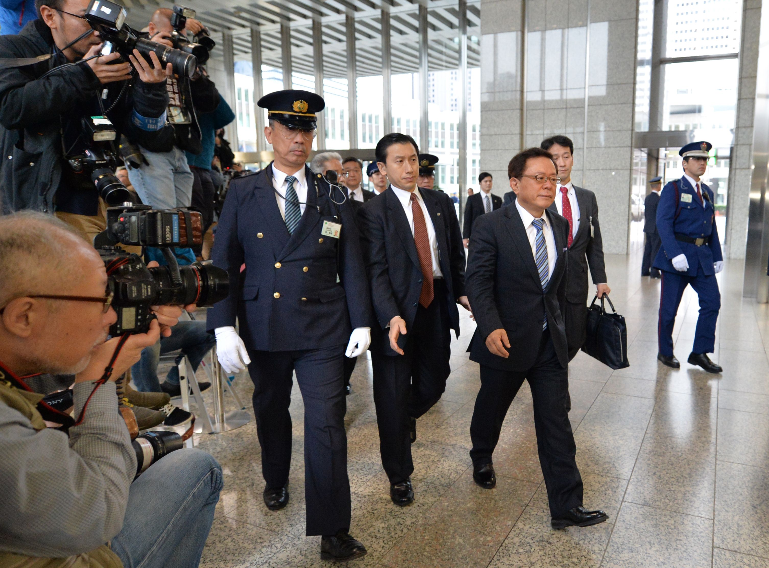 Tokyo governor Naoki Inose (front right) has resigned after admitted receiving US$500,000 from a hospital tycoon. Photo: AFP