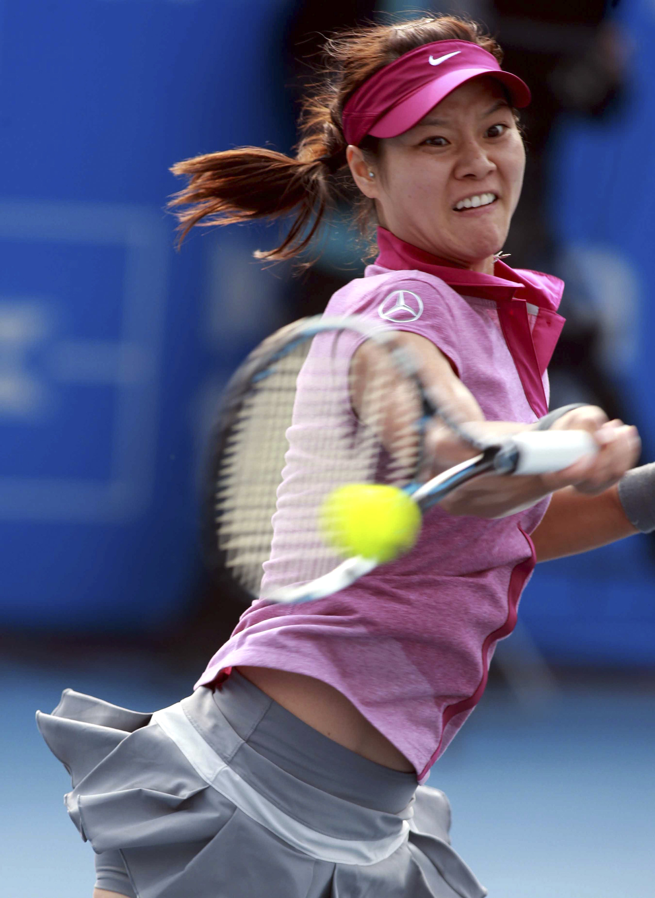 Chinese star Li Na faces compatriot Peng Shuai in the final of Saturday's Shenzhen Open. Photo: AP