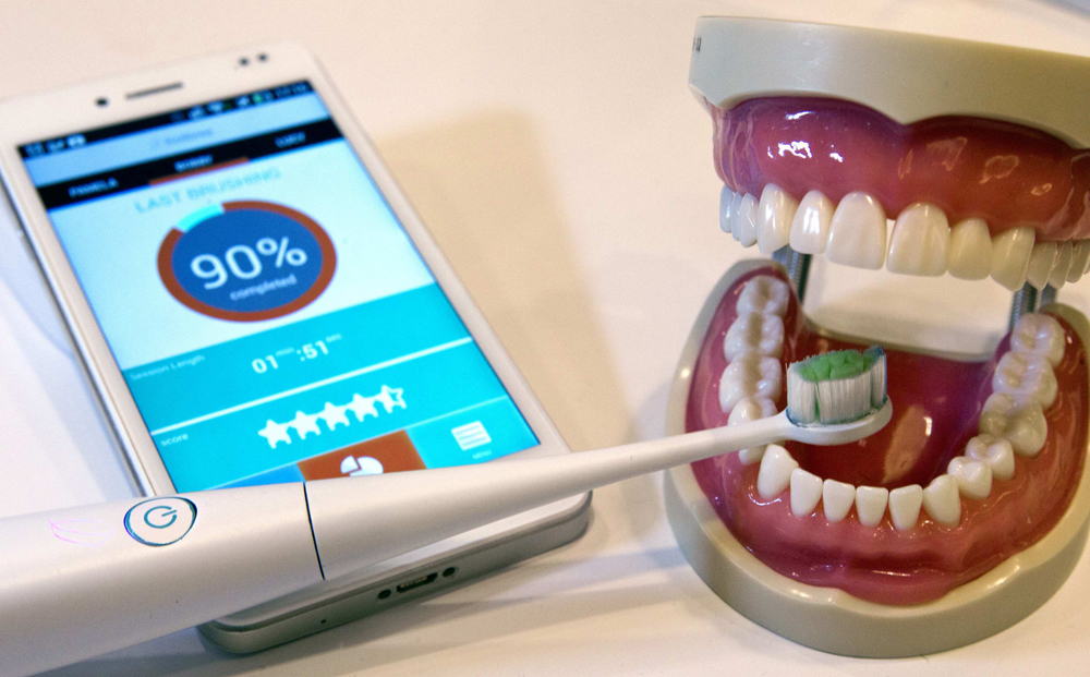 An electronic toothbrush that can be linked to a smartphone
