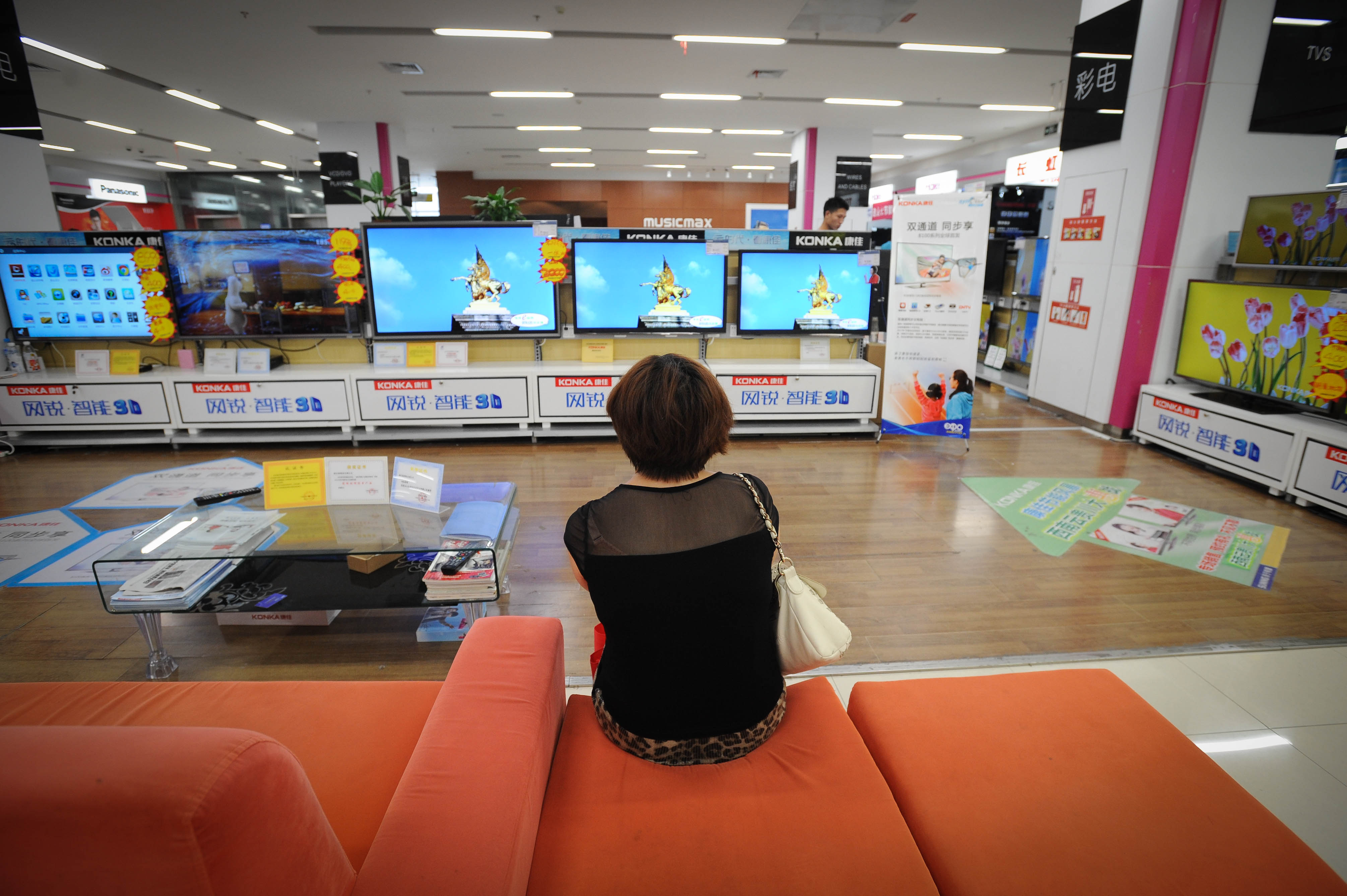 The television shopping market is highly fragmented, but the industry should consolidate as the government is liberalising it by allowing broadcasts across a number of provinces. Photo: Xinhua