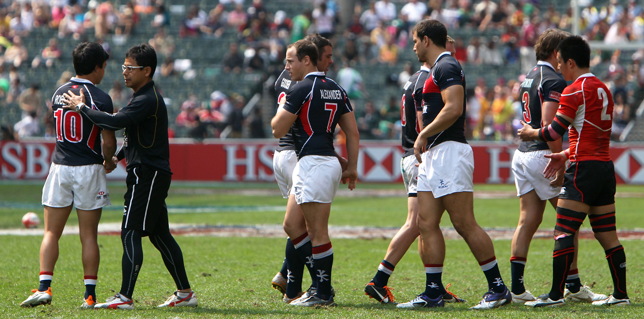 No 10 Keith Robertson joins his Hong Kong teammates to congratulate Japan for their extra-time quarter-final win in the 2012 Hong Kong Sevens qualifier competition. Photo: Felix Wong/SCMP