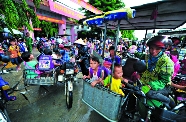 Tricycles packed with schoolchildren in Ledong. Photos: Cecilie Gamst Berg; Corbis; AFP