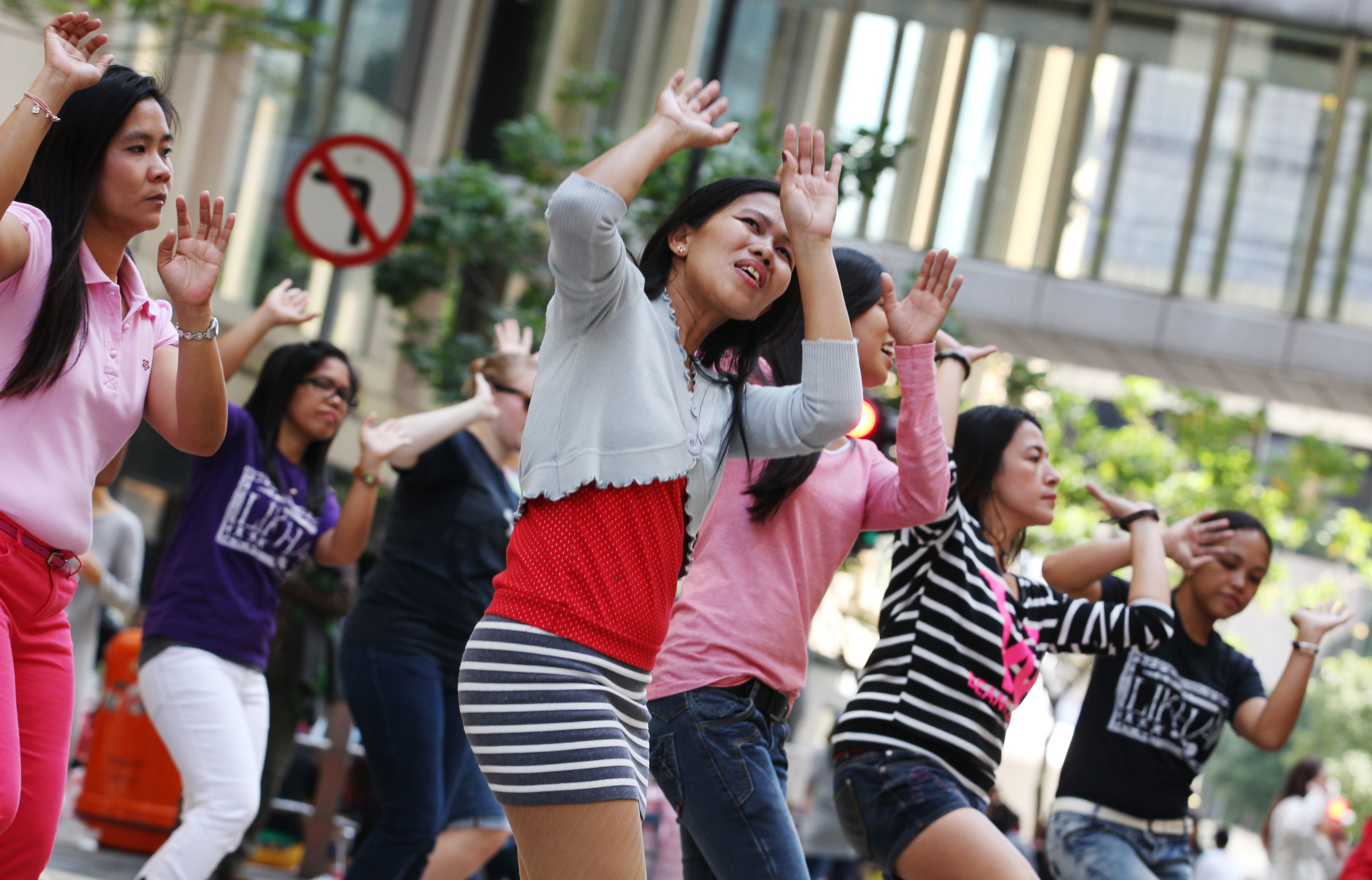 Filipino maids gather on Sunday in Hong Kong. Photo: Nora Tam/SCMP