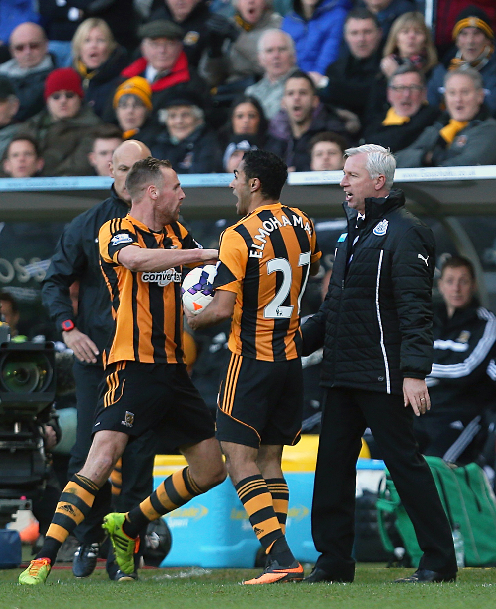 Newcastle United manager Alan Pardew and Hull's David Meyler confront each other at the KC Stadium last Saturday. Photo: AP