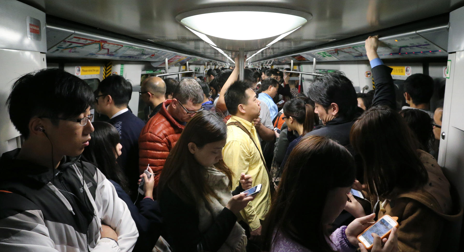 MTR enjoyed 3 per cent growth in passenger numbers last year, with chief Jay Walder voicing optimism. Photos: K. Y. Cheng, David Wong