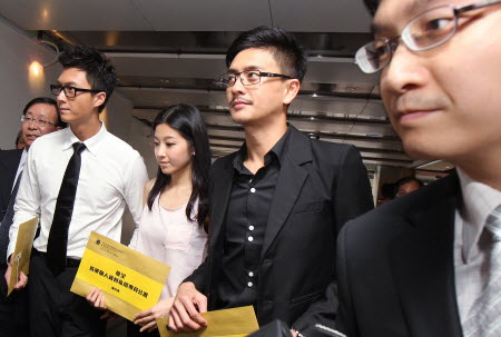 Vincent Wong, Yoyo Chen and Bosco Wong lodge complaints  after being photographed by paparazzi at their homes. Photo: Dickson Lee