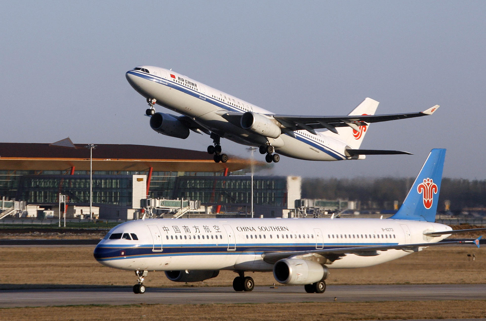 Guangzhou-based China Southern could report a 36 per cent slump in net profit to 2.35 billion yuan on Friday. Photo: Bloomberg