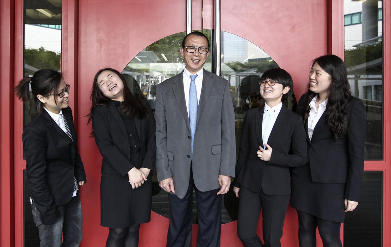 Andy Lee with students (from left) Zoe Mao Rui, Miki Wong, Karen Huang Yuzhe and Joyce Hui. Photo: Jonathan Wong