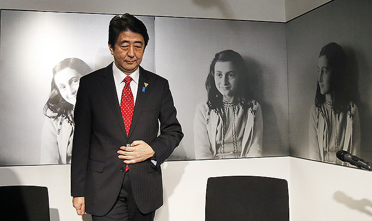 Shinzo Abe visits the Anne Frank House museum in Amsterdam. Photo: AP