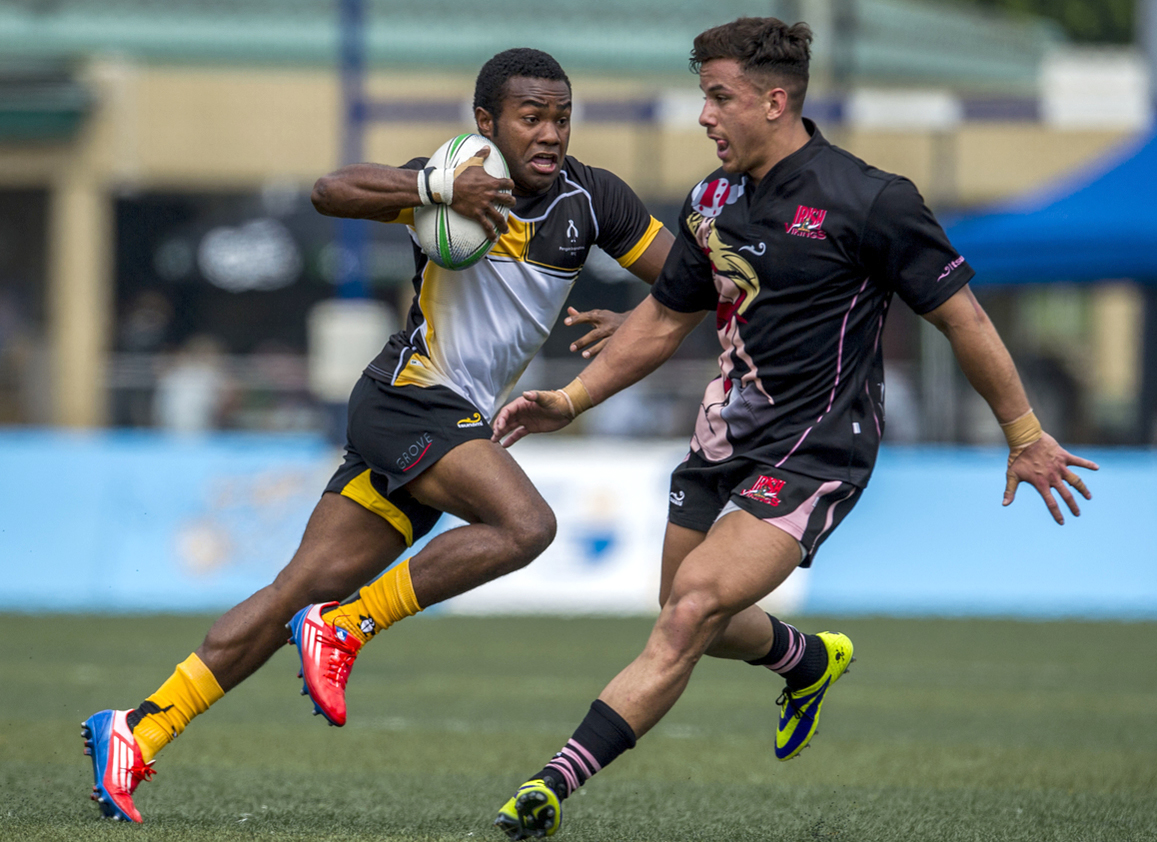 Varasiko Duisokosoko of Penguins takes on Ollie Marchon of Irish Vikings on day one of the GFI HKFC Tens. Photos: SCMP Pictures