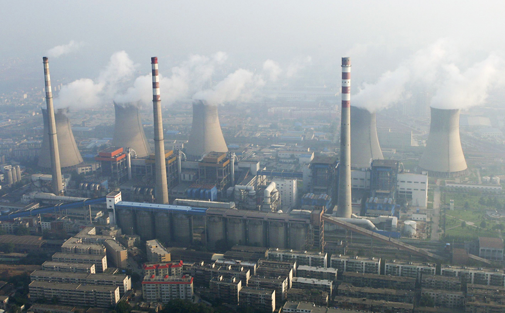 An aerial view shows a coal-burning power plant on the outskirts of Zhengzhou, Henan. Photo: Reuters