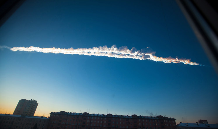 A meteorite contrail over the Ural Mountains' city of Chelyabinsk, about 1,500 kilometres east of Moscow, Russia pictured in February 2013. Photo: AP
