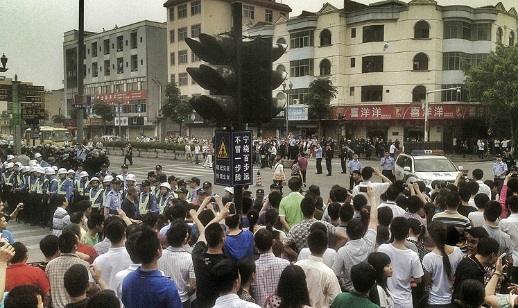 Workers protest during the strike near the Yue Yuan factory area  in Dongguan on April 18. Photo: Reuters