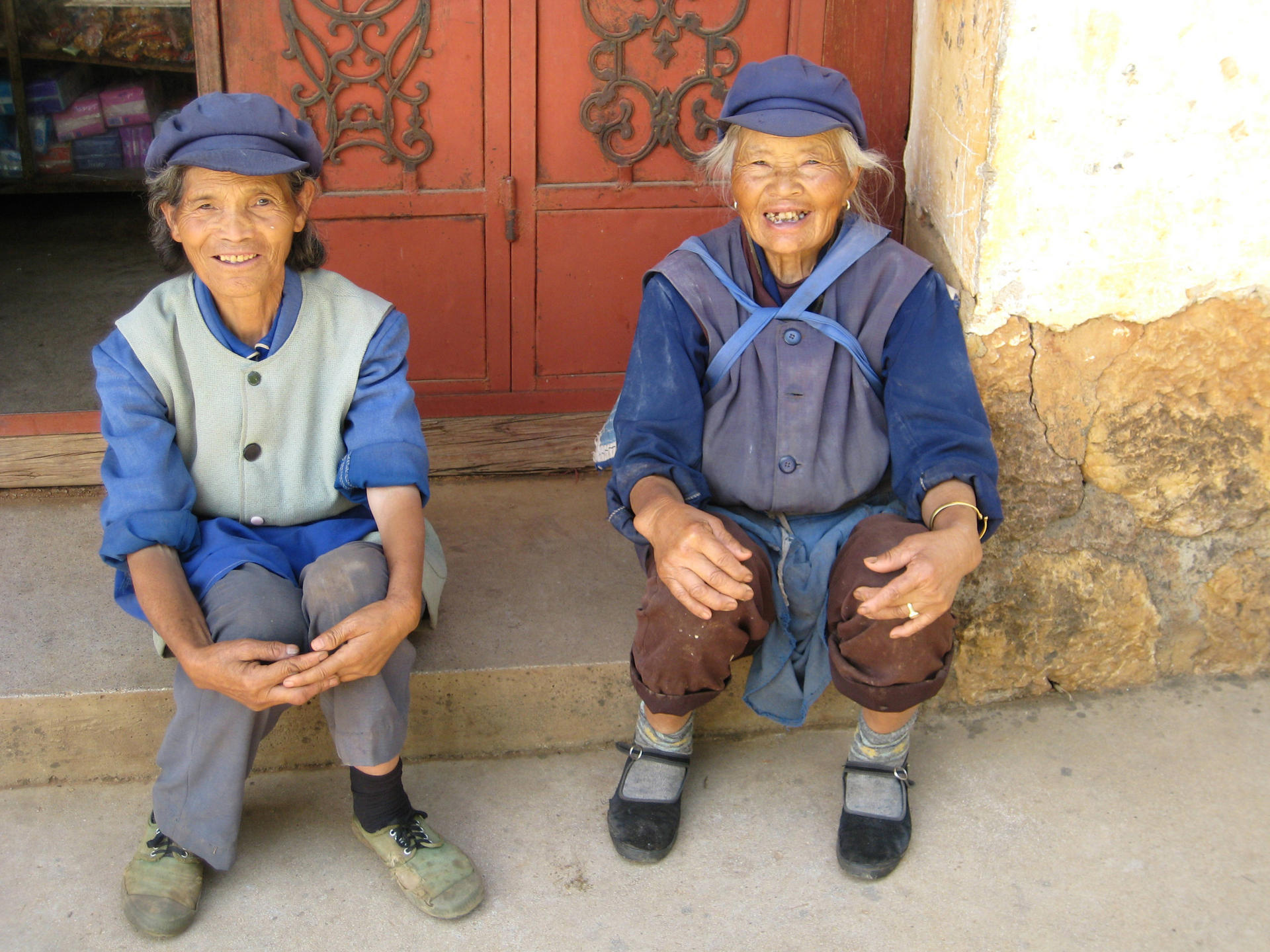 Smile for the camera: Members of the Naxi ethnic minority in Lijiang do their thing. Photos: Cecilie Gamst Berg