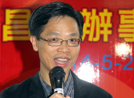 Undersecretary for commerce and economic development Godfrey Leung King-kwok enjoyed his 15 minutes of "fame" after Legislative Council president Jasper Tsang Yok-sing failed to recognise him at a meeting last week.