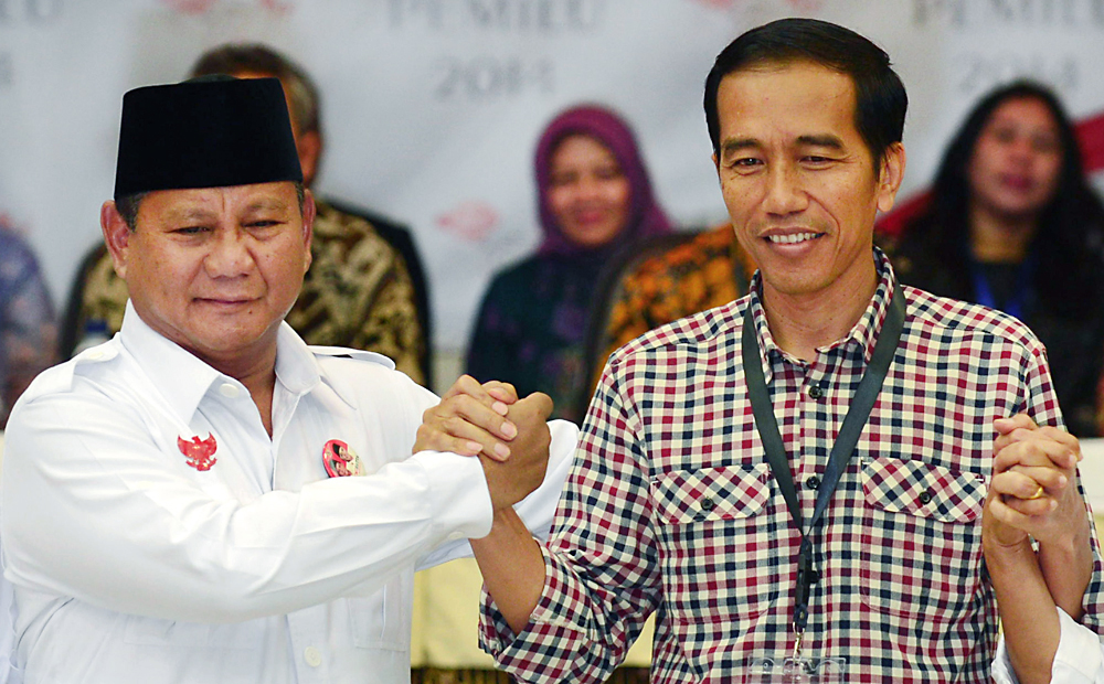Indonesian presidential candidates Prabowo Subianto (left) , presidential candidate for the Gerindra party, shakes hand with Joko Widodo, who is favourite in the July 9 poll and represents the Indonesian Democratic Party of Struggle. Photo: AFP