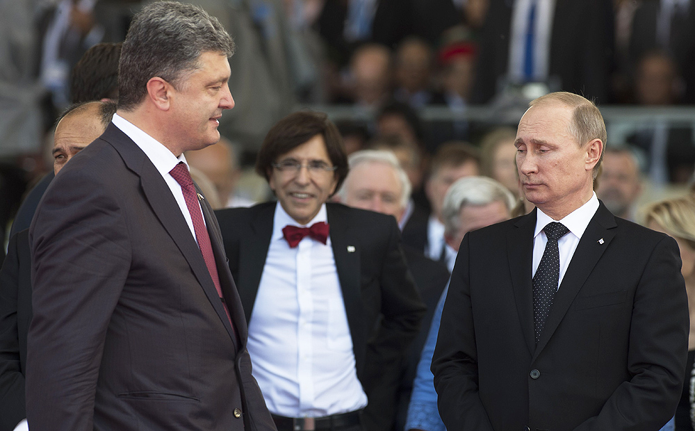 Ukraine's President-elect Petro Poroshenko (left) crosses paths with Russia's President Vladimir Putin during the international D-Day commemoration ceremony on the beach of Ouistreham, Normandy, on Friday. Photo: AFP