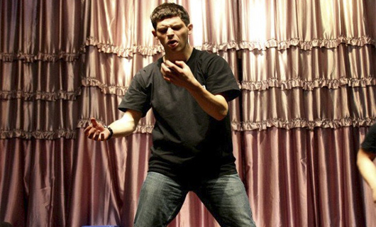 Jesse Appell performing stand-up Chinese language comedy. Photo: Jesse Appell
