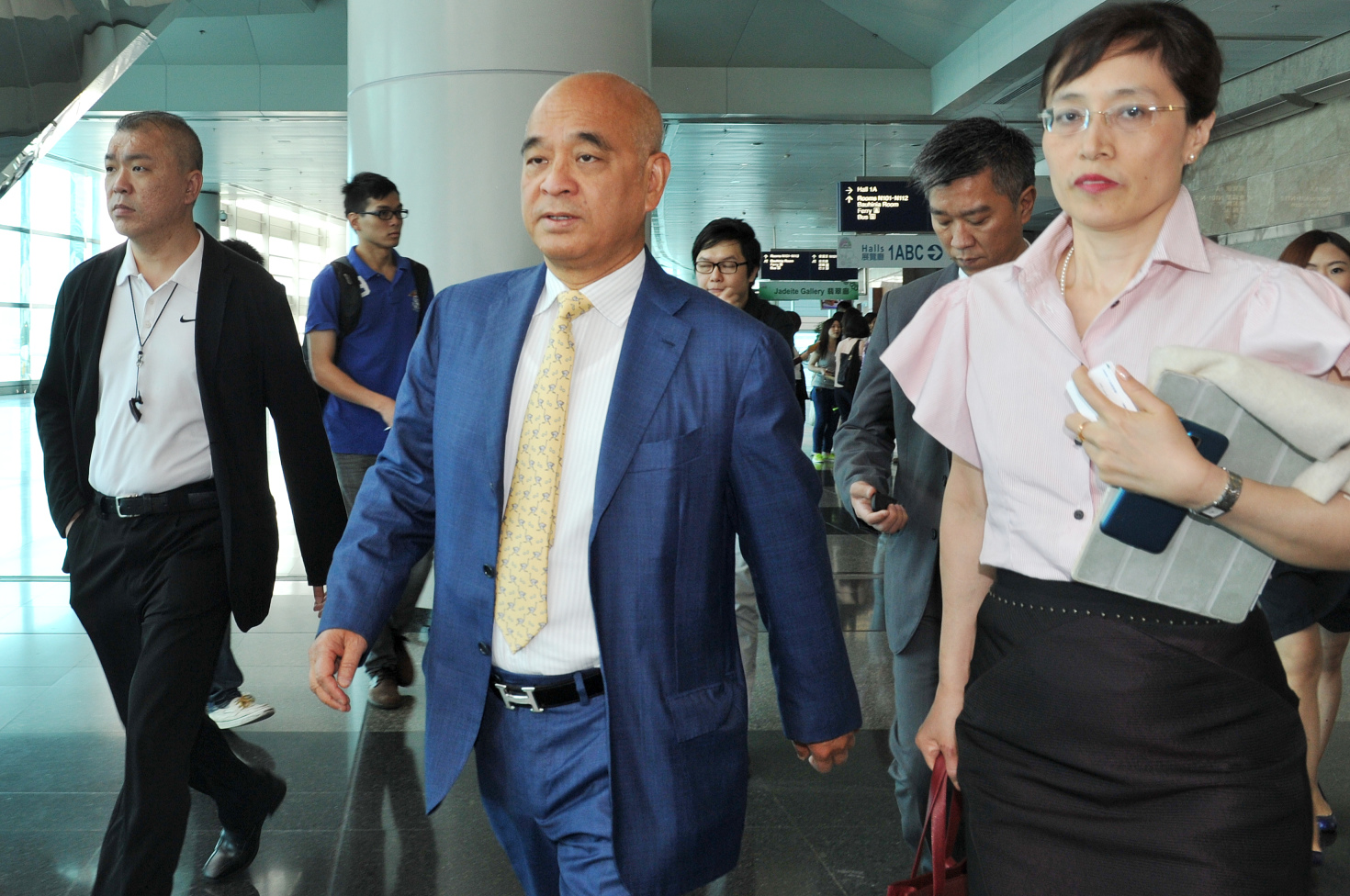 Henry Cheng Kar-shun leaves the extraordinary general meeting which saw New World China Land shareholders throw out New World Development's proposal to take the company private. Photo: Bruce Yan