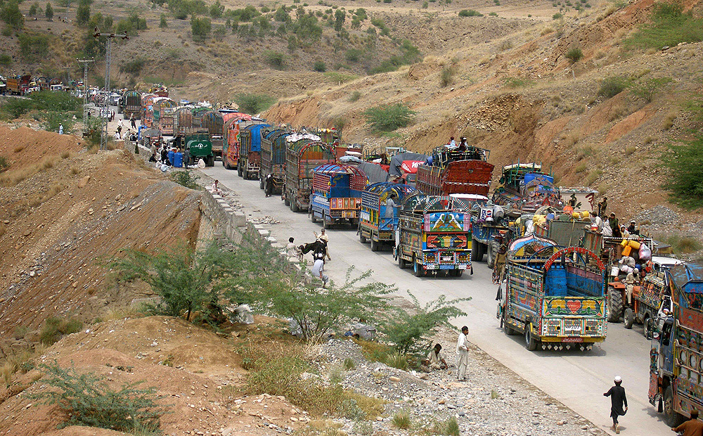 Vehicles line up at a security checkpoint as they arrive in northwest Pakistan's Bannu on Thursday. Photo: Xinhua