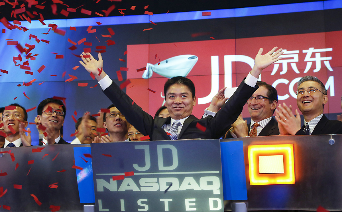 Richard Liu, CEO and founder of China's e-commerce company JD.com, raises his hands after the opening bell at the NASDAQ Market Site building at Times Square in New York. Photo: Reuters
